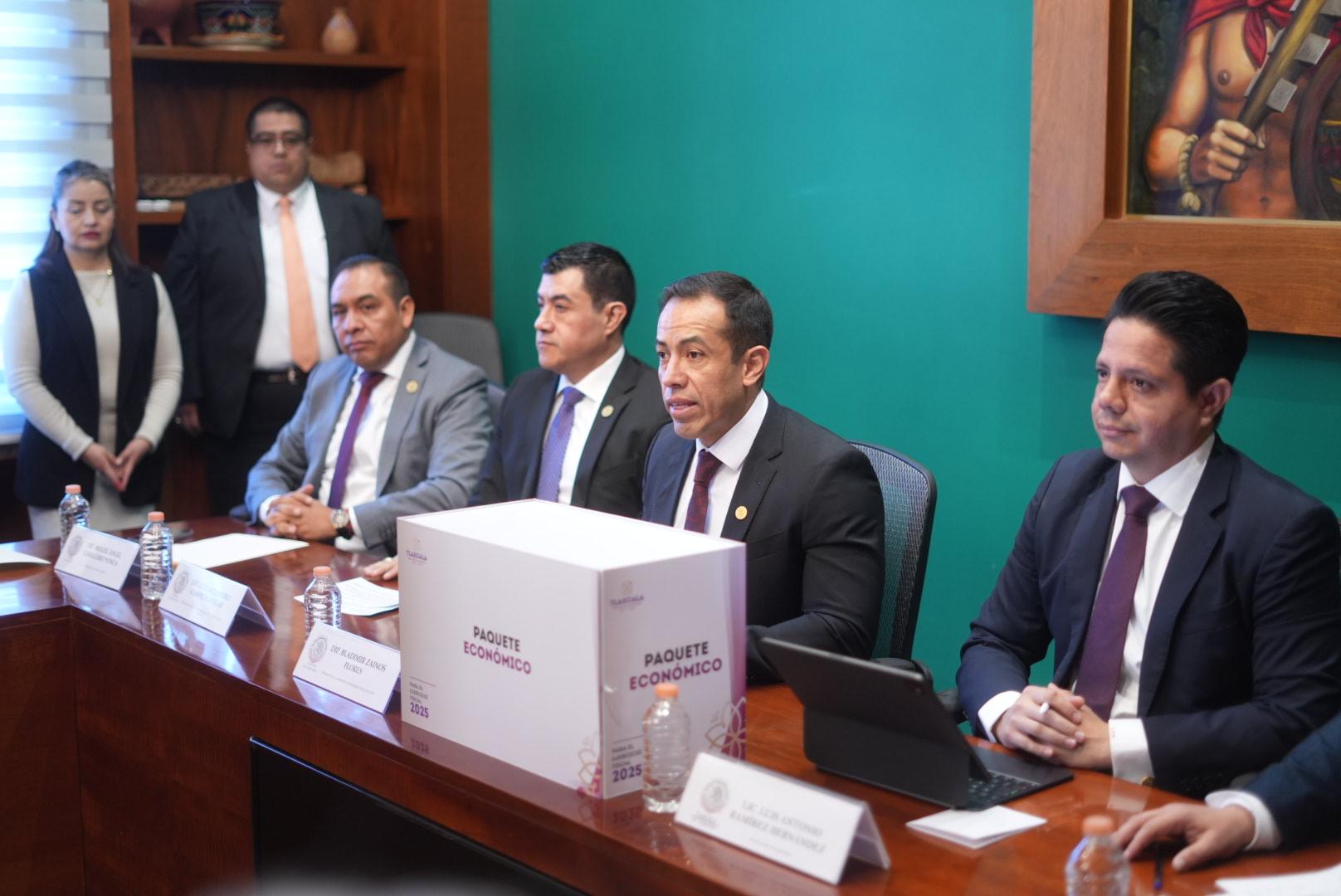 Recibe LXV Legislatura del Congreso del Estado de Tlaxcala Paquete Económico 2025